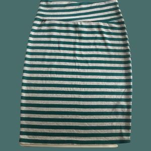 LAST CHANCE-MOVING🐾💕NWT Gray & Green LuLaRoe Cassie Skirt